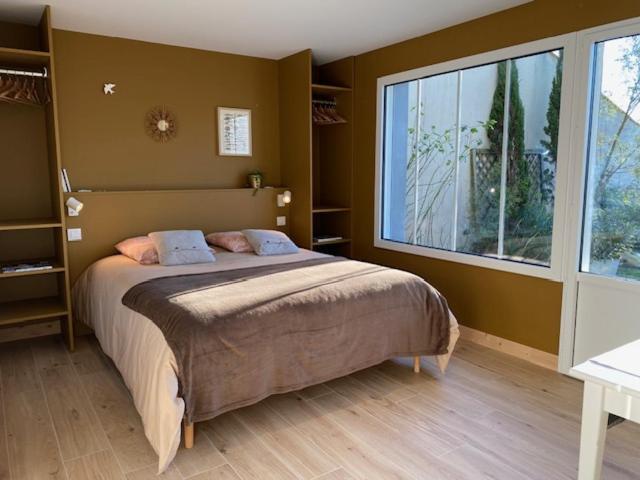 Maison M, Chambre Privee Acces Jardin Piscine Et Jacuzzi Pres De La Rochelle La Rochelle  Habitación foto